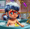 Ladybug Baby nimmt ein Bad